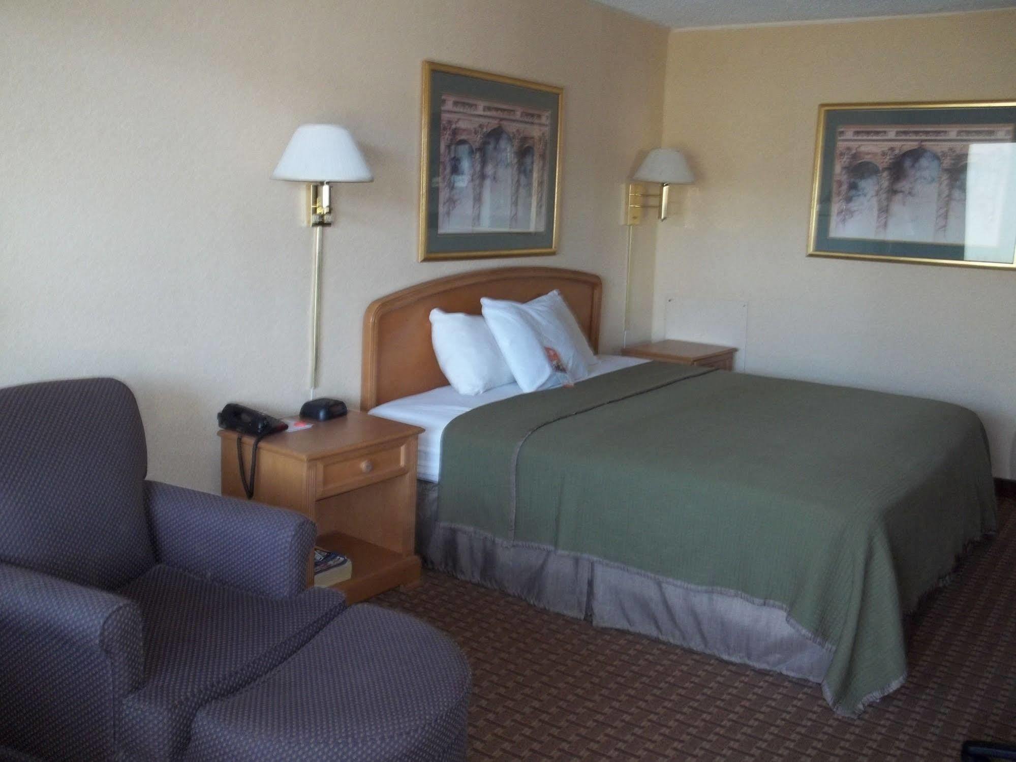 Howard Johnson By Wyndham Virginia Beach Eksteriør billede